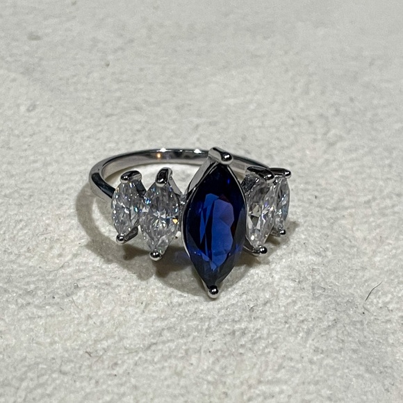 2.36ct Marquise Sapphire & 1.6ct Moissanite Ring - Picture 2 of 6